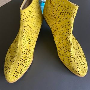 Size 11 Yellow Ankle Boots